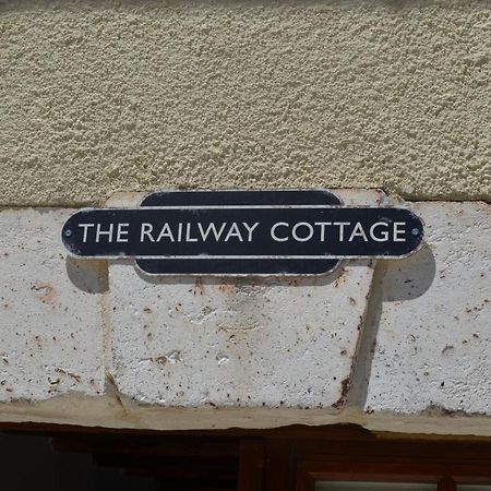 The Railway Cottage - Characterful And Comfortable Holiday Cottage Piegut-Pluviers Exterior photo